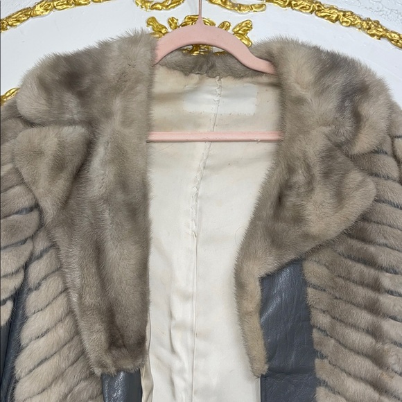 Vntge Mink Fur Coat – Horizontal Chevron Let-Out Construction Silvery Taupe. S/M - Picture 4 of 7
